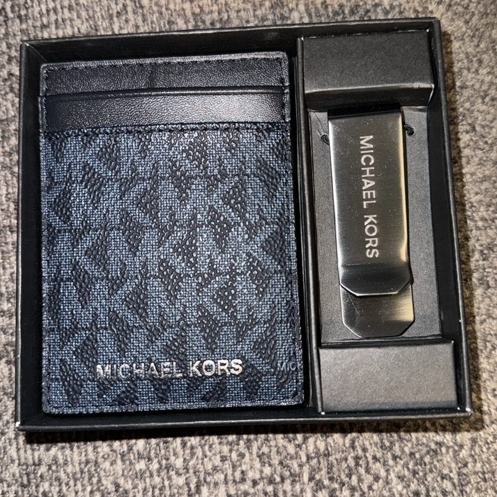 Michael Kors Money Clip NWT in box - Picture 2 of 7